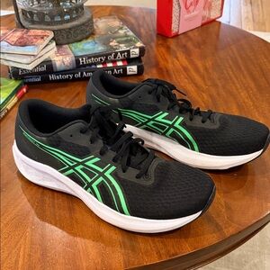 ASICS Patriot 14 Men’s running shoes in the Black/Vital Green Size 11.5
